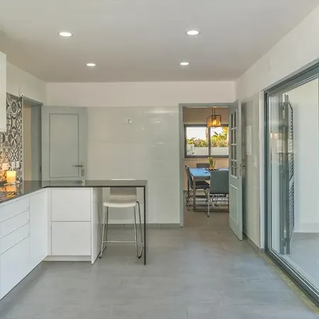 Casa Da Laranjeira - A Stunning 4 Bed With Private Pool *